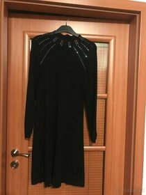 Černé úpletové šaty Orsay