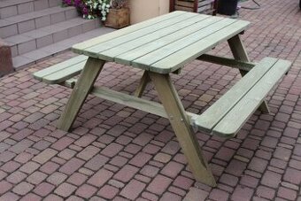 Pivni set-stolo lavice pro 4/6 osob.