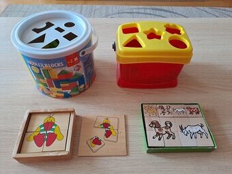 Vkládací kostky a dřevěné puzzle