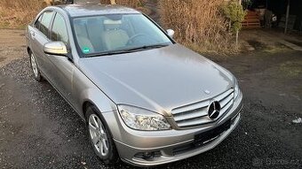 MERCEDES-BENZ W204,C180 SERVISNÍ KNIHA.