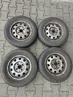 Zimní pneu s disky 165/70/13 79T.