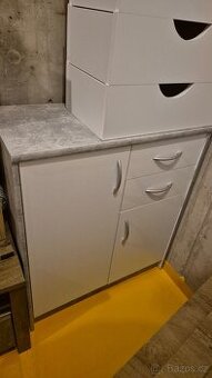 Komoda bílá/beton