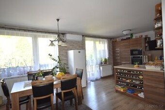Prodej bytu 3+1 s balkonem a garáží vDomašově