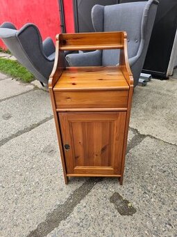 IKEA LEKSVIK ODKLÁDACÍ - NOČNÍ STOLEK