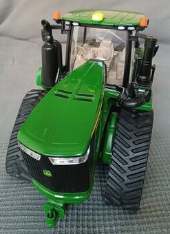 Bruder 4055 Pásový traktor John Deere 9620RX