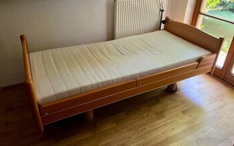 Dřevěná elektrická polohovací postel
