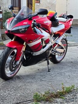 Yamaha yzf r1 rv 1999.