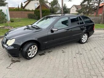 Mercedes Benz C 180 KOMPRESOR R.v. 2004 NEHAVAROVANÉ 3x Klíč