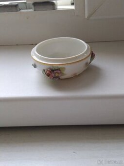 Prodám dozicku pravý míšeňský porcelán