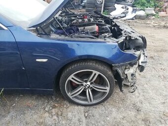 Spolujezdcův blatník BMW E60 e61 Mysticblau