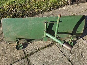 Robustní sněžný pluh k malotraktoru MF-70