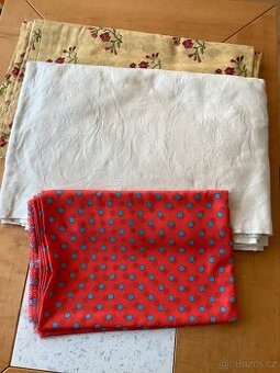 Metráž, látky + přezky na batoh