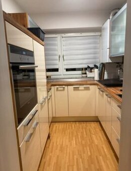 Krémová linka ve vysokém lesku se spotřebiči,5867