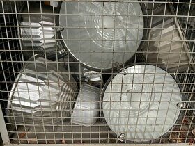 staré průmyslové lampy