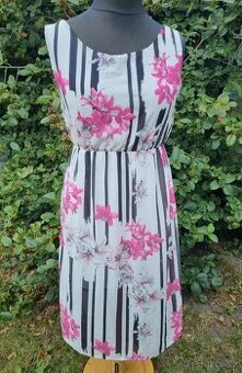 Lehké vzdušné šaty. M 38 10