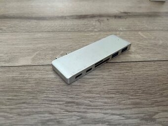 Dokovací stanice / USB-C hub pro MacBook