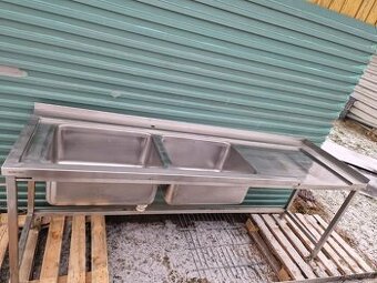 Nerezový stul dvoudřez