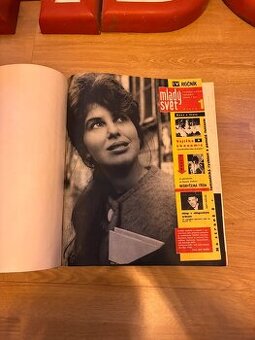 Sborníky časopisu Mladý svět číslo V, IV