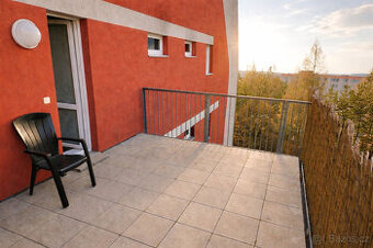 PRONÁJEM KRÁSNÉHO BYTU ZELINOVA S BALKÓNEM I TERASOU + GAR