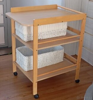 Přebalovací pult na kolečkách