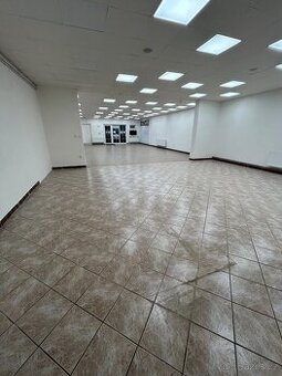 Pronajmu dlouhodobě obchodní prostory cc 550m2. Sklad,prodej