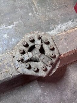 Přítlačný talíř na spojku zetor 25