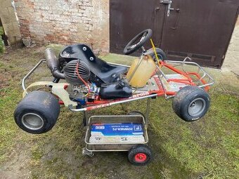 Stará závodní motokára Tecno