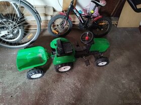 traktor dětský