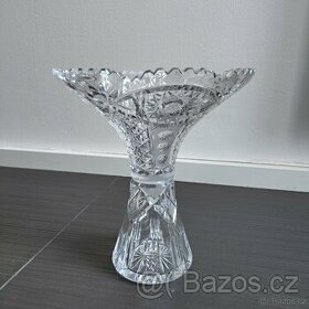 Broušená váza rozšiřující se, V 20 cm