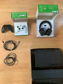 Xbox series X + 2 ovladače + sluchátka