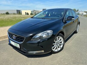 VOLVO V40 2.0 D4 130kW //2014 5TI-VÁLEC 150TKM KŮŽE SERVISKA