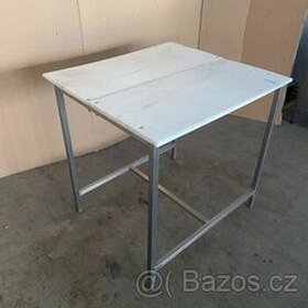 Stůl s polyetylenovou deskou 96x90x90cm