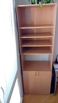 Praktická skříň do kanceláře nebo pokoje.