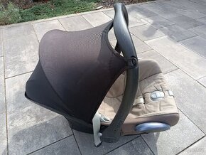 Vajíčko Maxi Cosi a báze isofix do auta