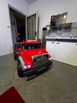 Dětské elektrické autíčko Mac s ovladacem