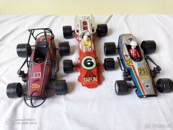 Retro hračky aut Formule Taifun č. 6 a Formule č.25