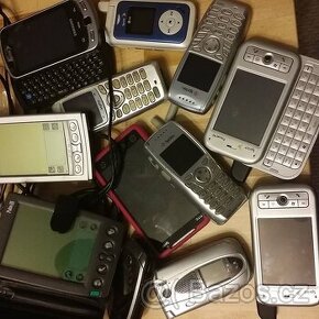 Různé mobilní telefony a tablety - funkční