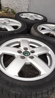 Pěkná alu kola R15 originál škoda 5x100
