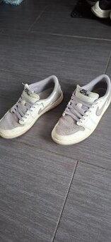 Jordan 1 Retro Low OG Atmosphere Grey velikost 42