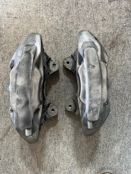 Přední Brembo třmeny VW Touareg