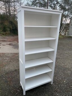 IKEA Hemnes knihovna - bíl. mořená