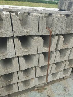 Betonové žlaby se zámky