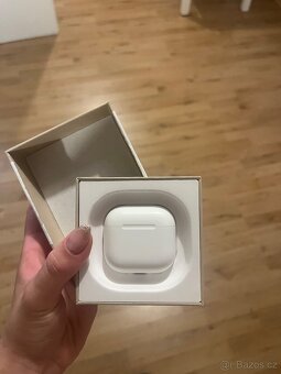 Apple AirPods 4 náhradní dobíjecí pouzdro