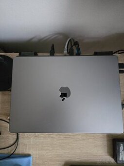 MacBook pro 16 m1 32GB RAM, 512GB SSD poškozený display