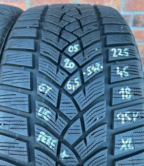 225/45 R18 95V XL zimní pneu GoodYear (0520)