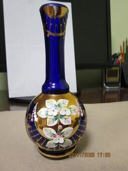 vázička z Novoborského skla