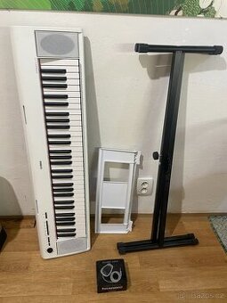 Klávesy Yamaha Piaggero NP12 se stojanem a pedálem