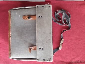 Stará brašna zdravotníka.