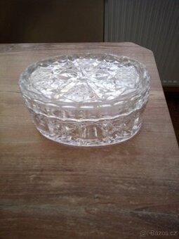 Skleněná dóza s víkem