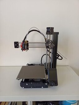 3D tiskárna Prusa Mini.